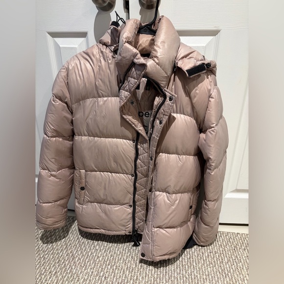 Aritzia Jackets & Blazers - Aritzia super puff, size small, good condition